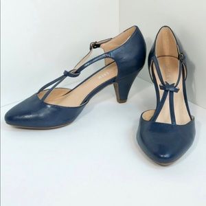 Chelsea Crew Glamour t-strap heel in navy